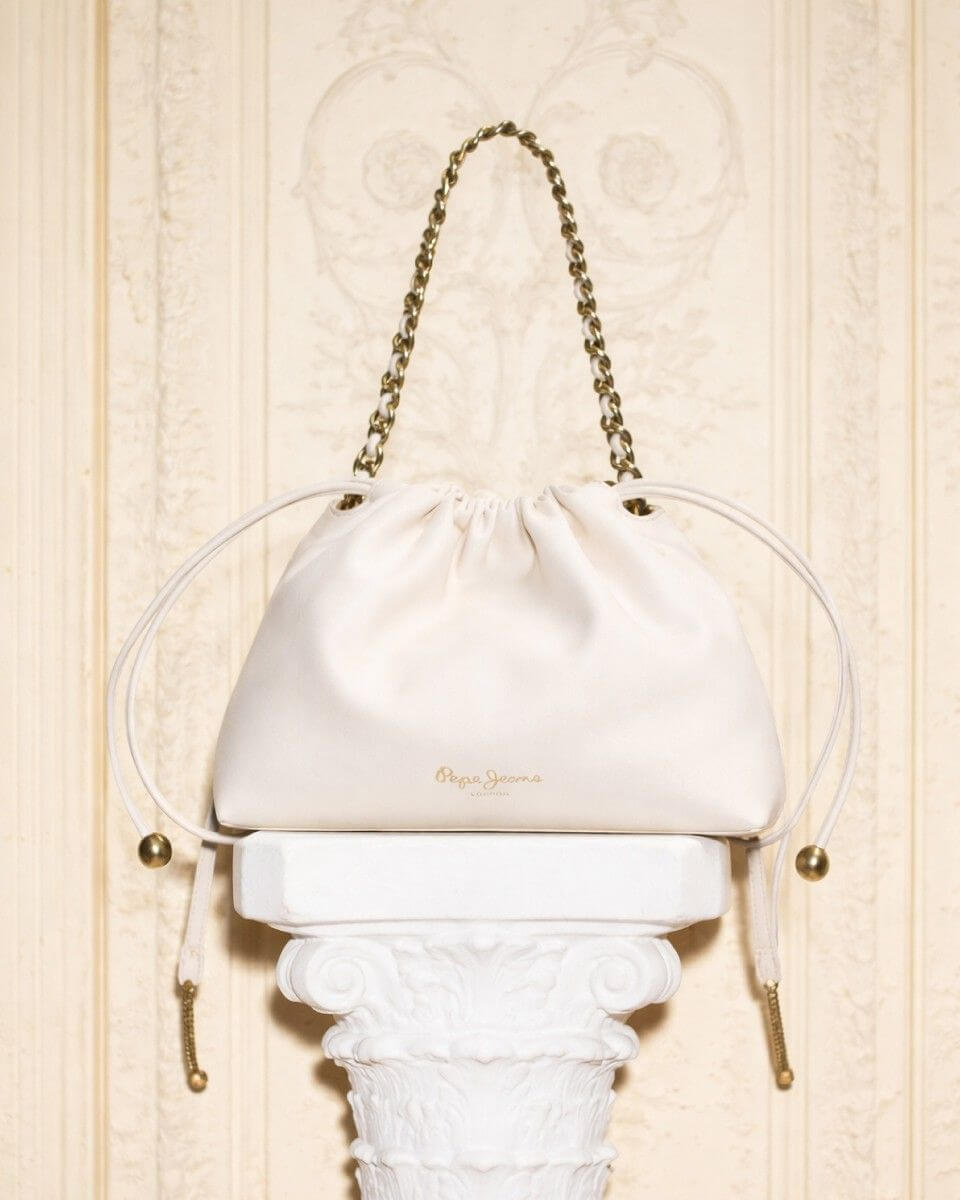 Use to essentials details