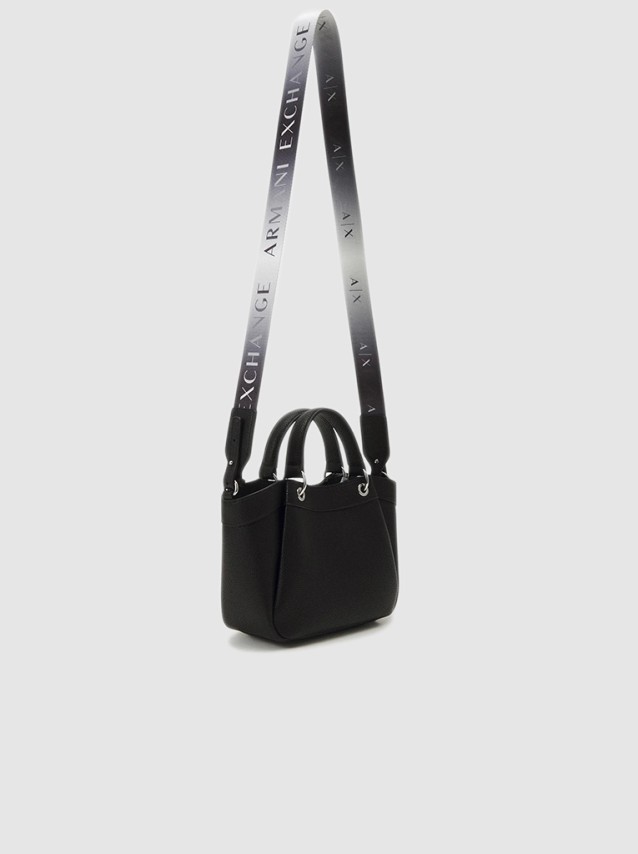 Shoppers Fminin Armani Exchange
