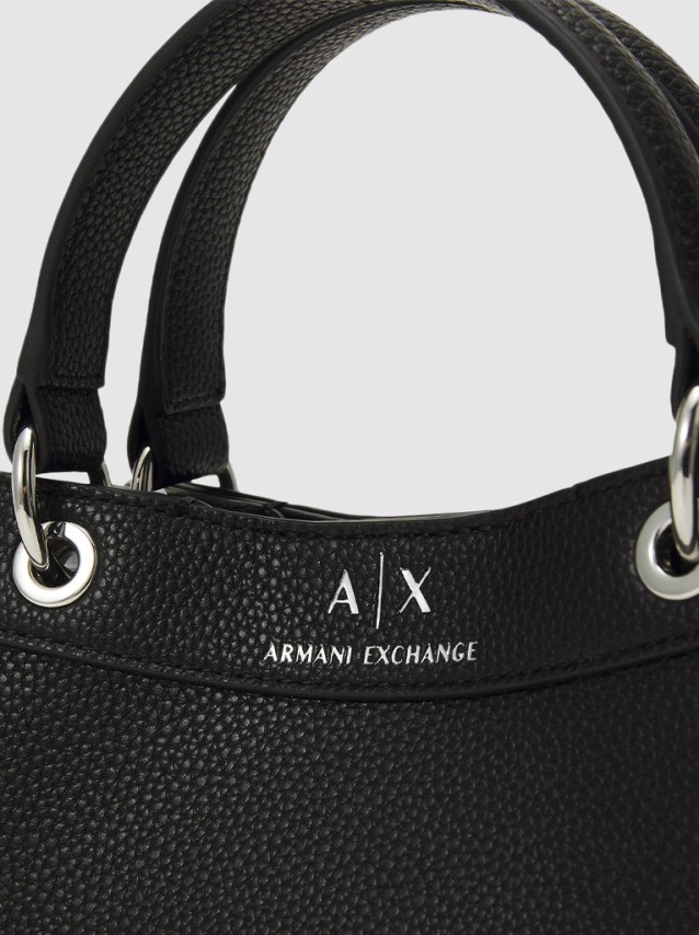 Shoppers Fminin Armani Exchange