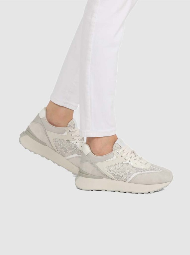 Baskets F�minin Guess