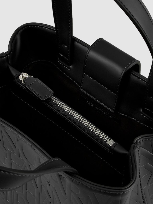 Shoppers Fminin Armani Exchange