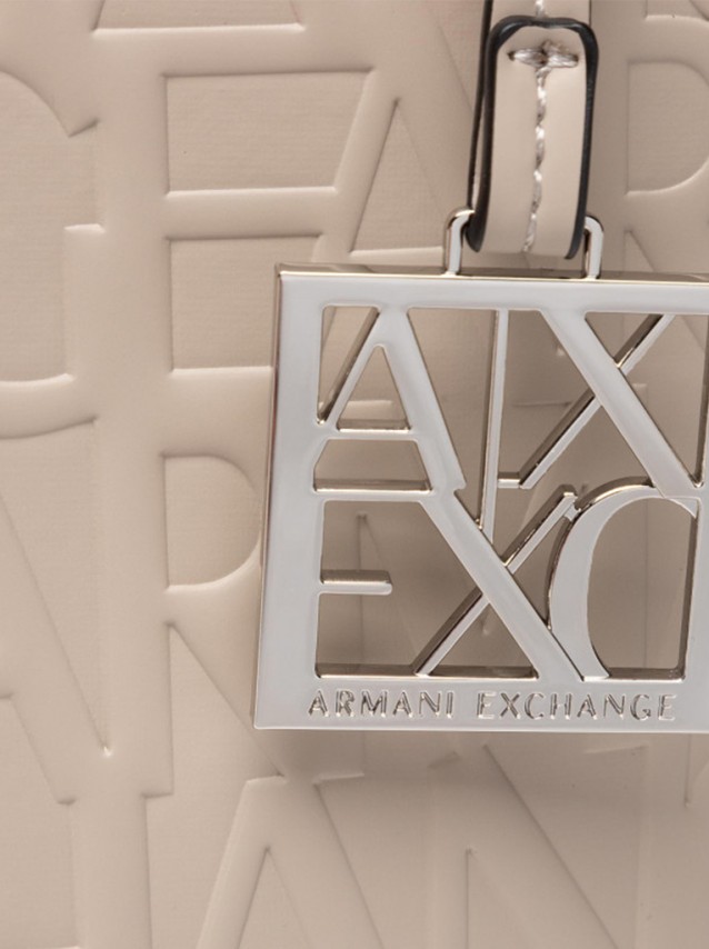 Shoppers Fminin Armani Exchange