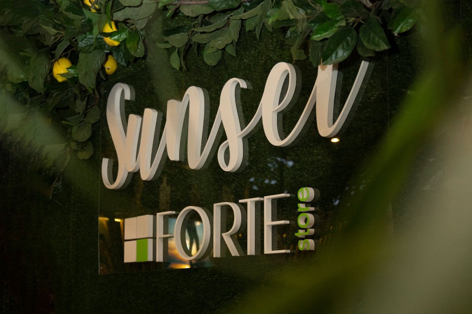 Sunset Party Forte Store: A moment of joy and togetherness