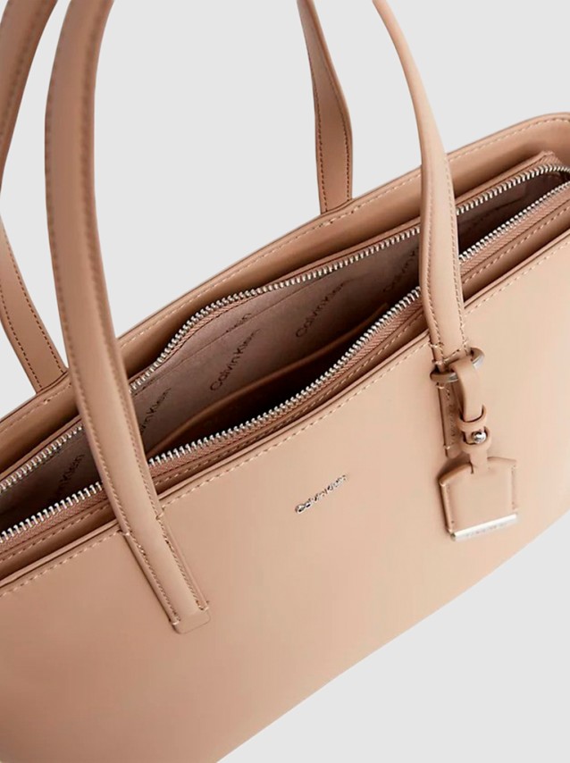 Shoppers Fminin Calvin Klein