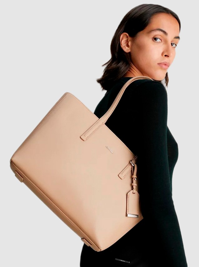 Shoppers Fminin Calvin Klein