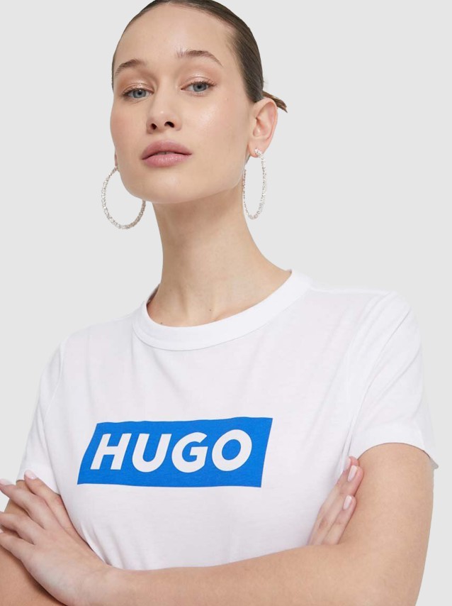 T-Shirt Mulher Hugo