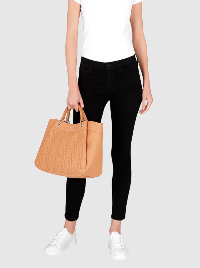 Shoppers Fminin Armani Exchange