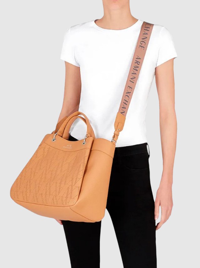 Shoppers Fminin Armani Exchange