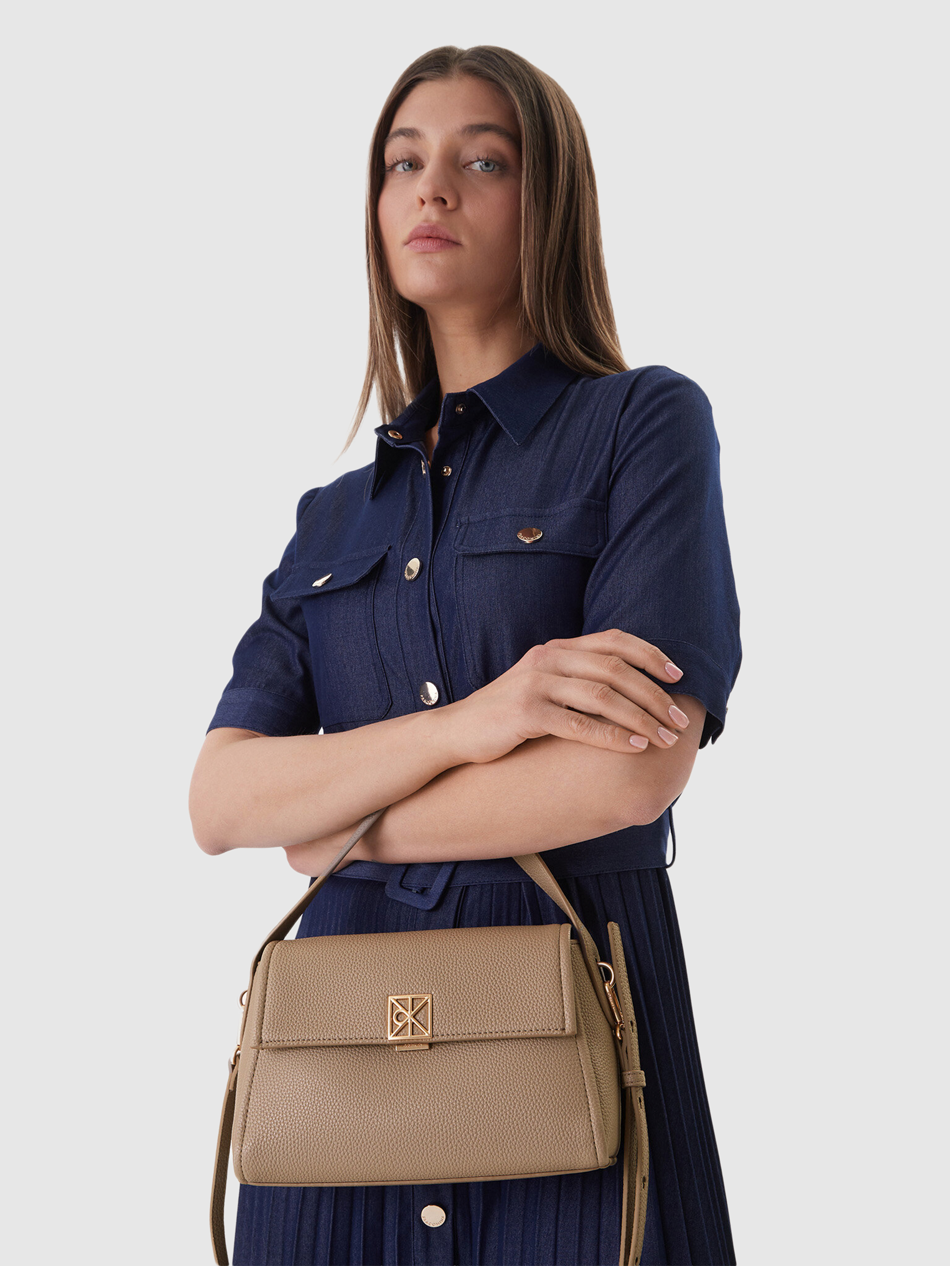 Mala Calvin Klein Mulher Emblem Hw Pebble Shoulder Bag 25