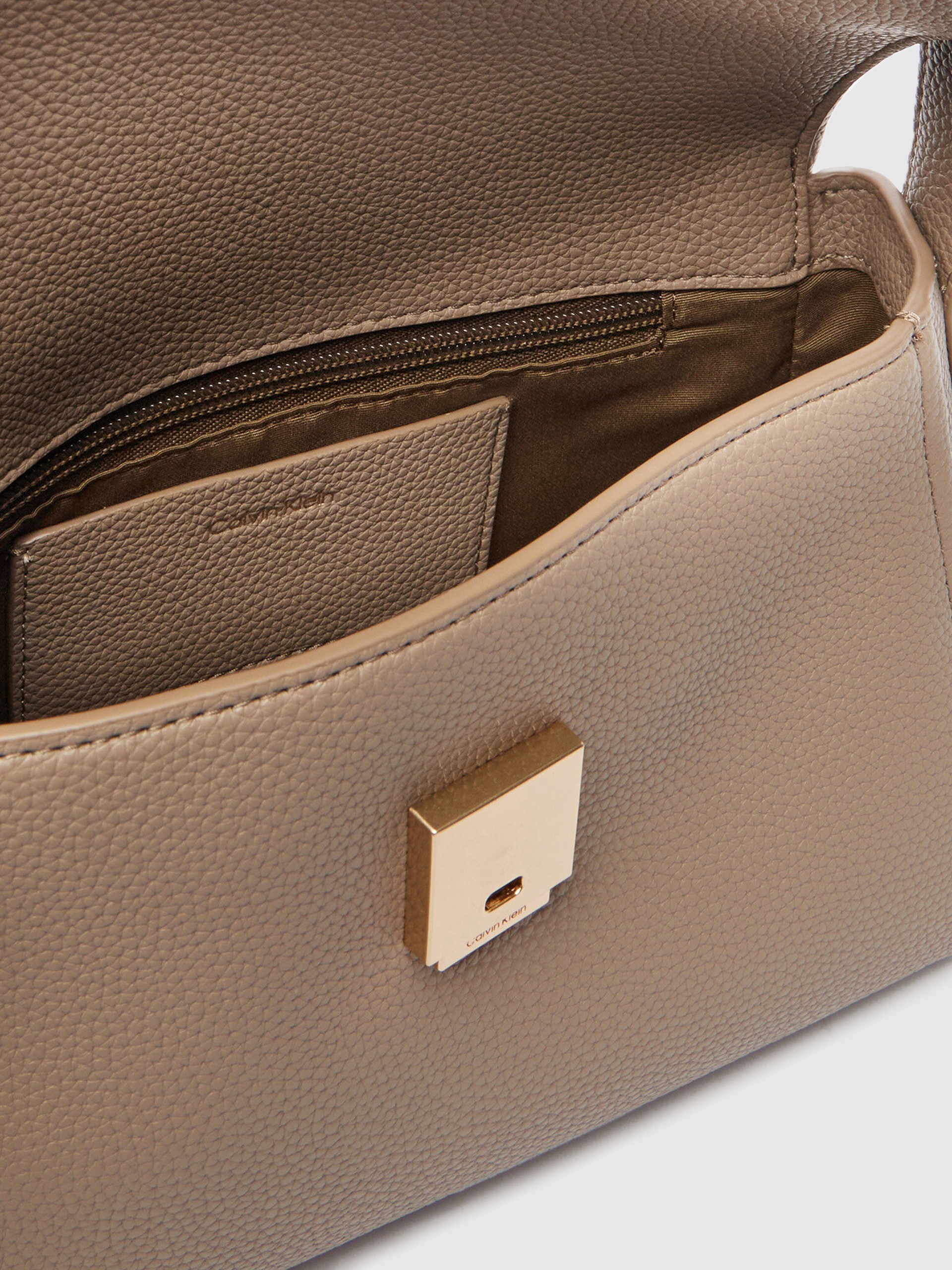 Mala Calvin Klein Mulher Emblem Hw Pebble Shoulder Bag 25