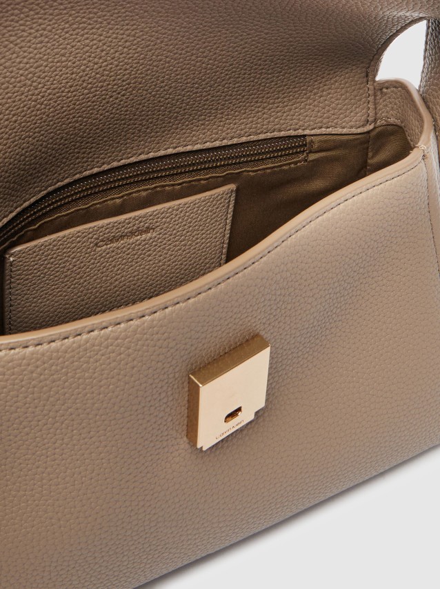 Mala Calvin Klein Mulher Emblem Hw Pebble Shoulder Bag 25