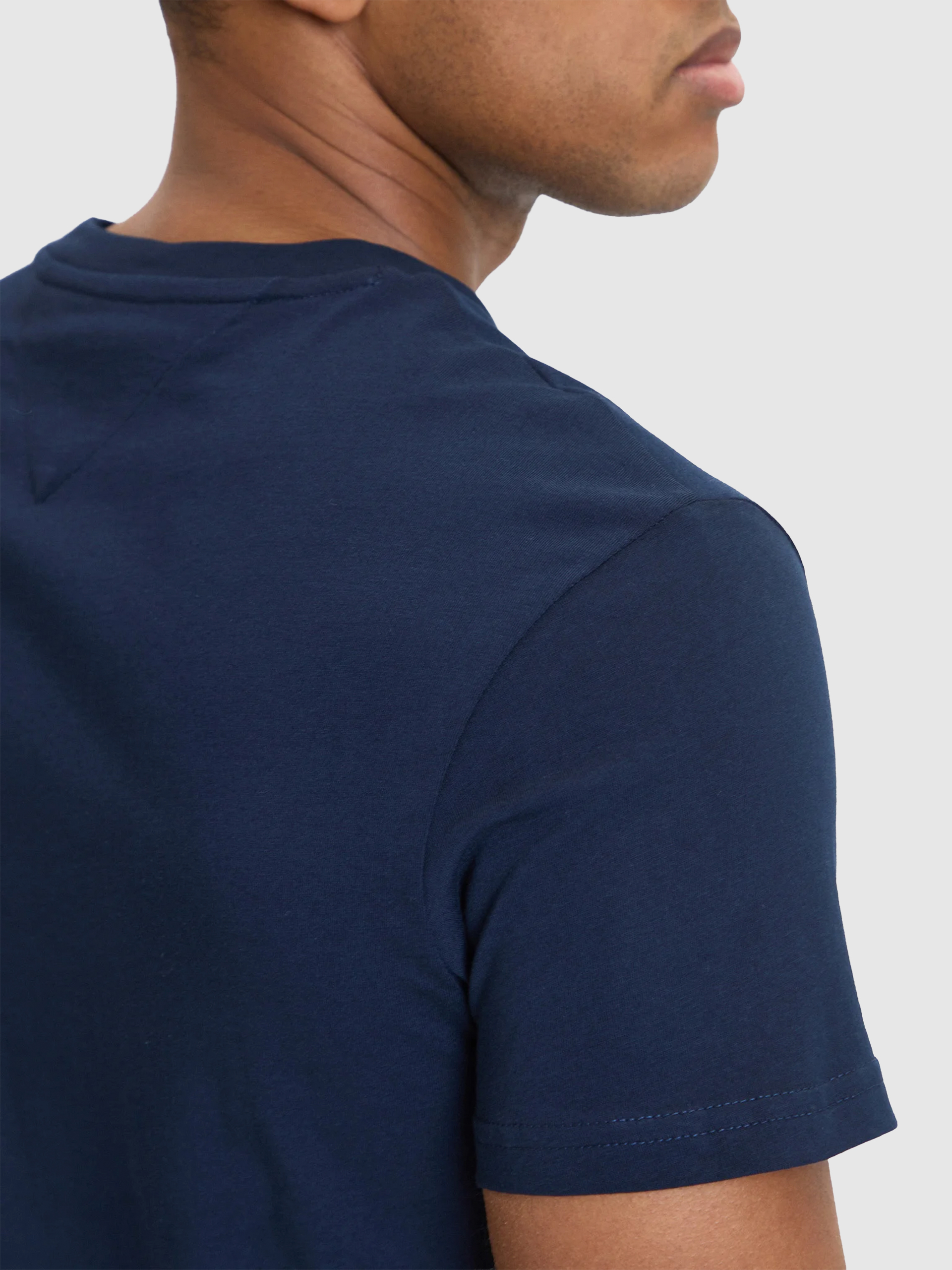 T-Shirt Tommy Jeans Homem Tjm Slim Sign Chest Ss Tee Ext