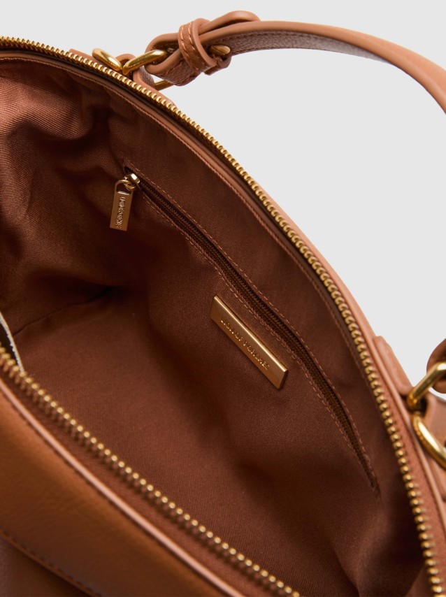 F�minin Lion Of Porches