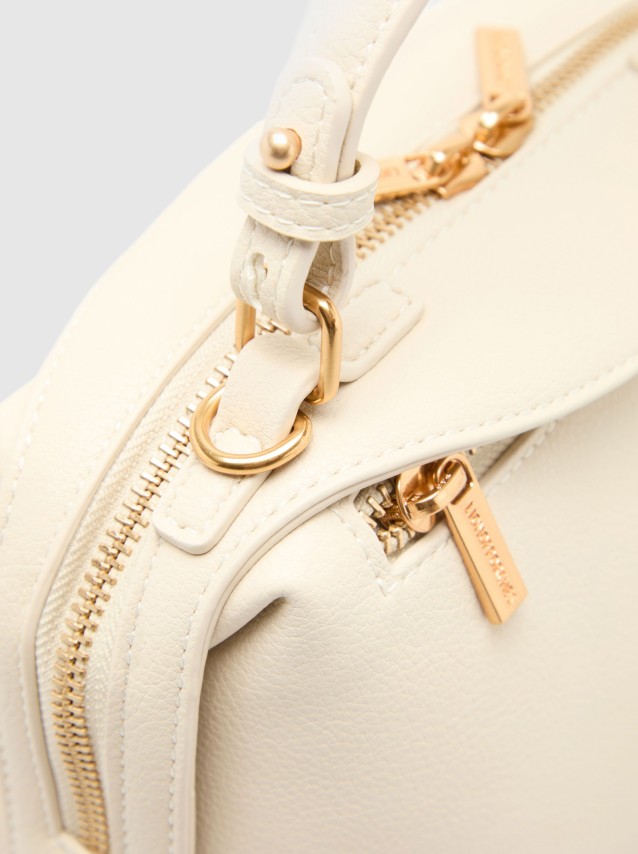 F�minin Lion Of Porches