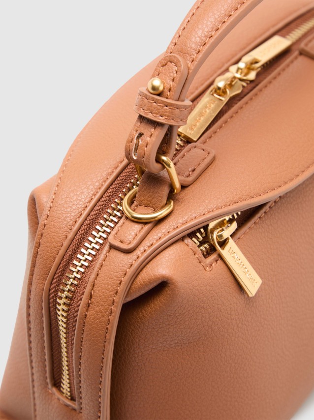 F�minin Lion Of Porches