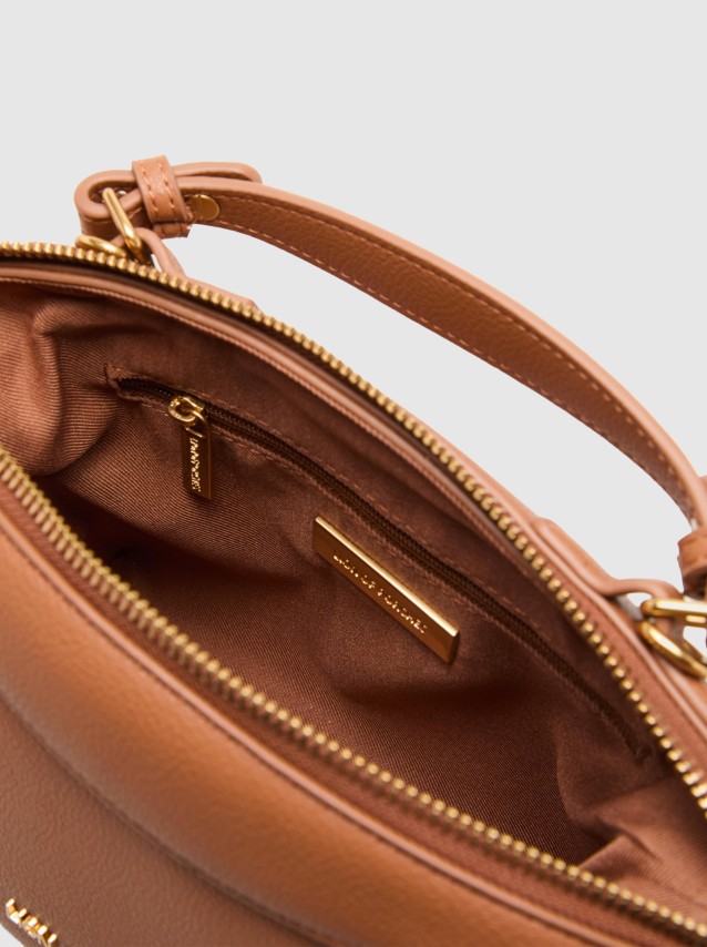 F�minin Lion Of Porches