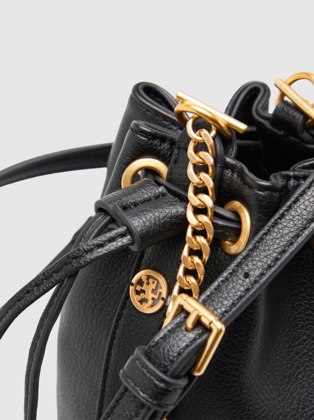 F�minin Lion Of Porches