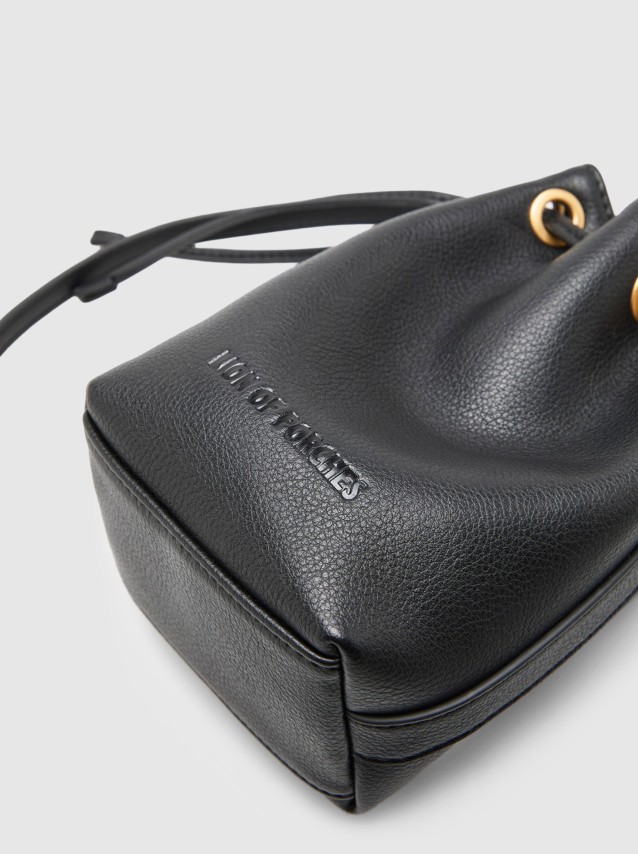 F�minin Lion Of Porches