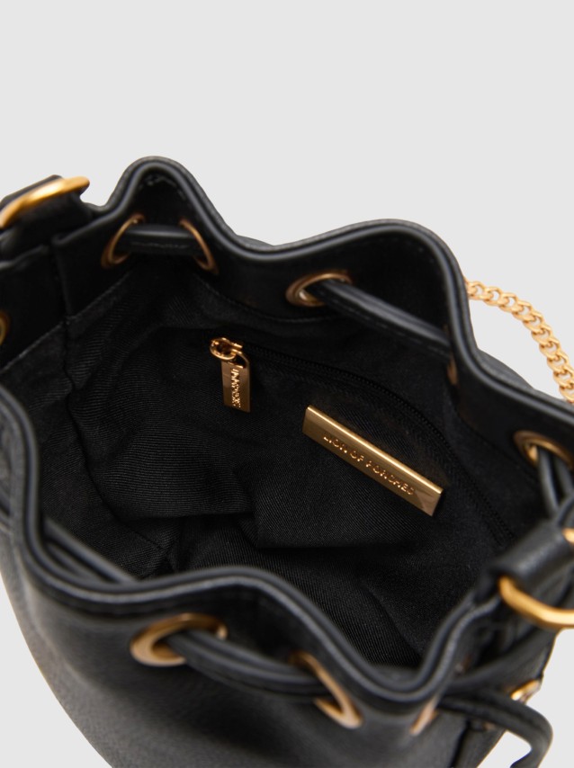 F�minin Lion Of Porches