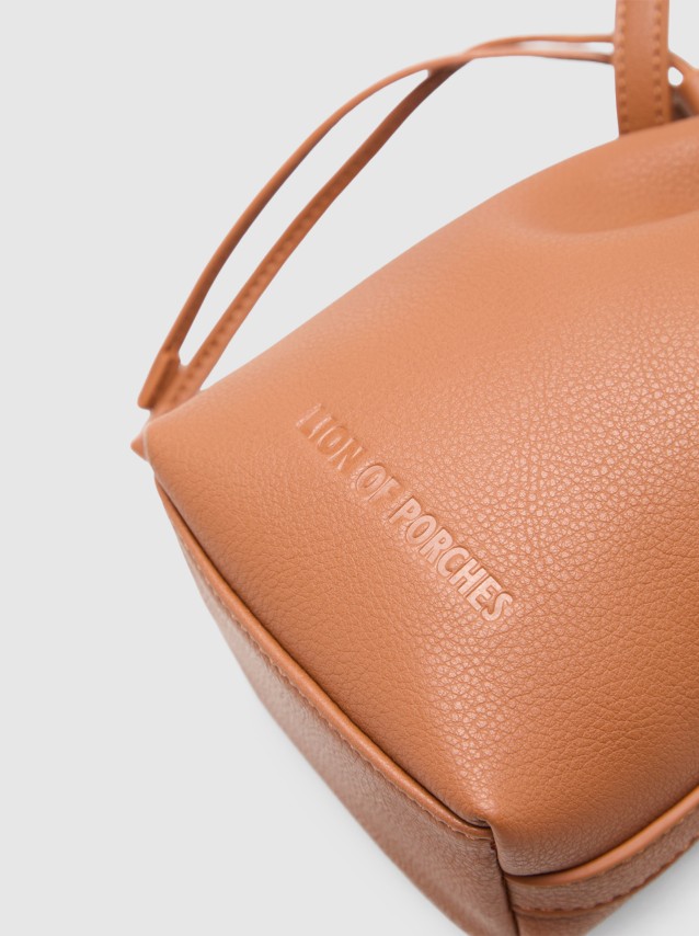 F�minin Lion Of Porches