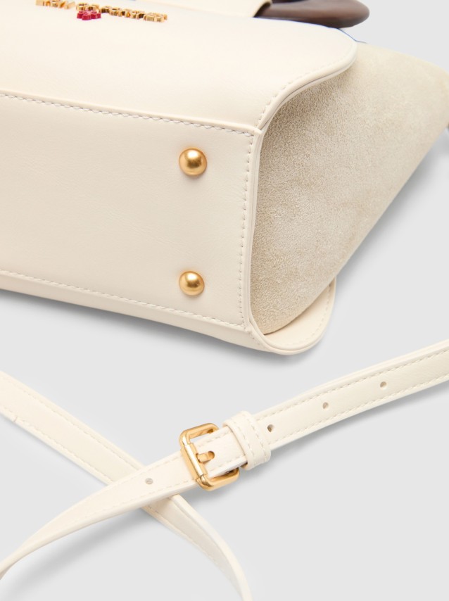 F�minin Lion Of Porches