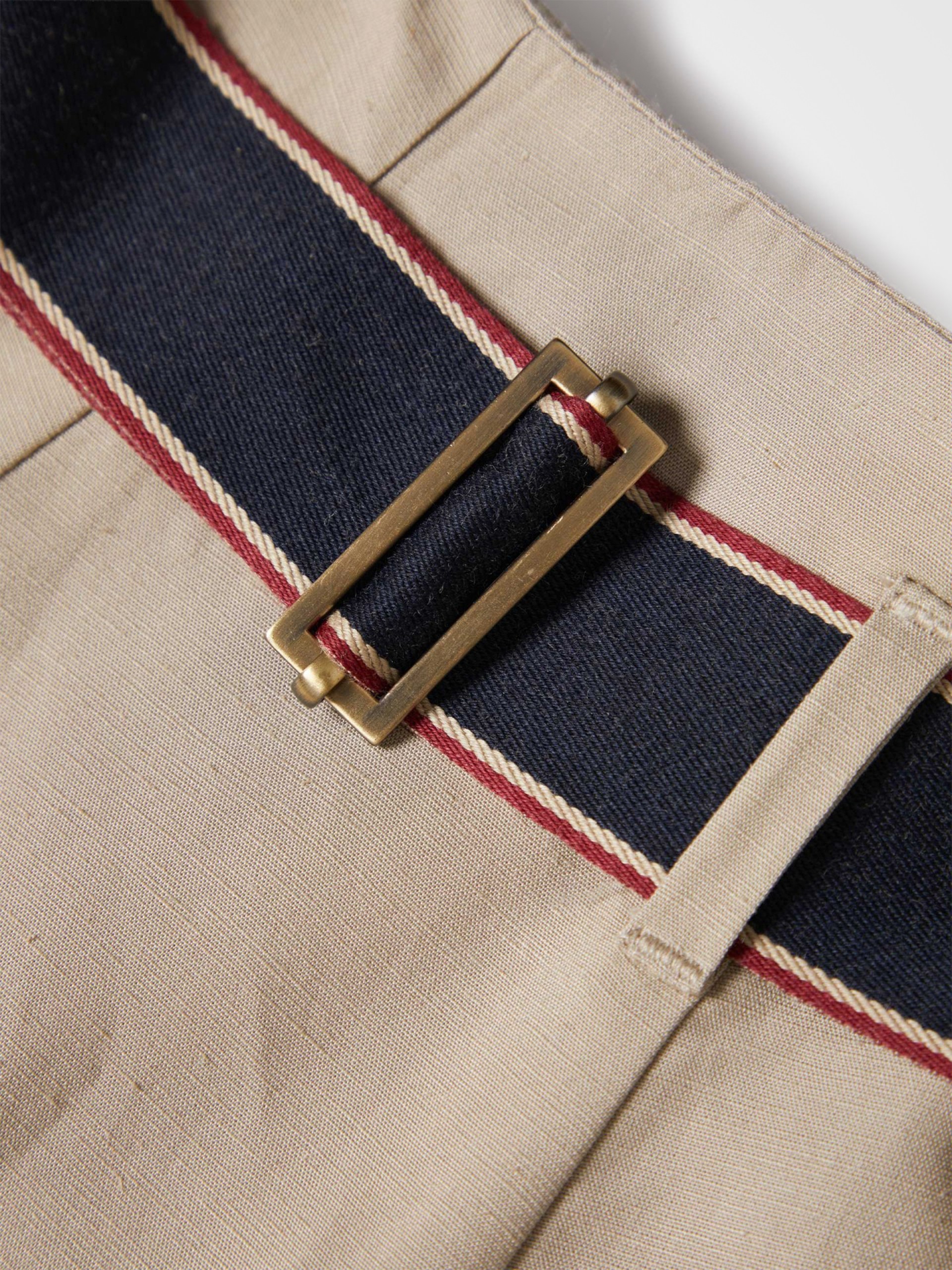 Skirts Female Lion Of Porches