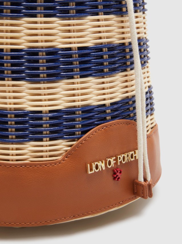 Femenino Lion Of Porches