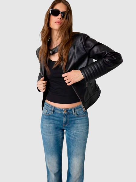 Female Guess Female Guess