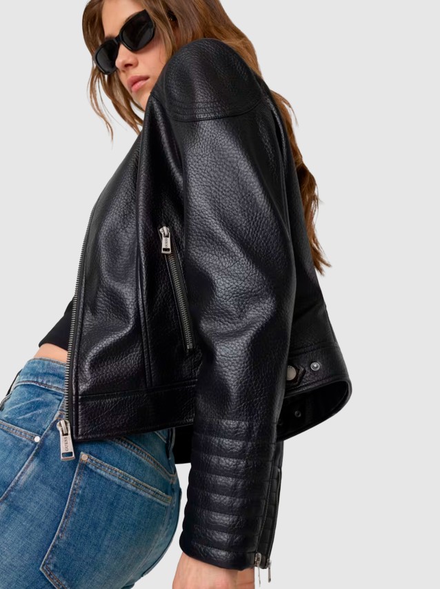 Female Guess
