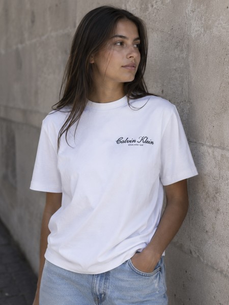 T-Shirt Calvin Klein Mulher 20S March Graphic Seasonal Fashi T-Shirt Calvin Klein Mulher 20S March Graphic Seasonal Fashi