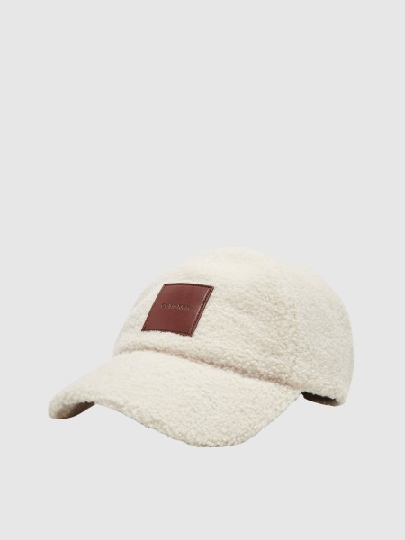 Bon� Calvin Klein Mulher All-Over Sherpa W/ Patch Cap