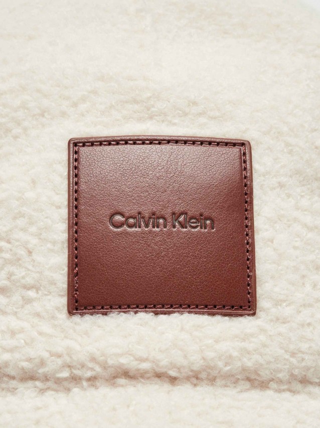 Bon� Calvin Klein Mulher All-Over Sherpa W/ Patch Cap