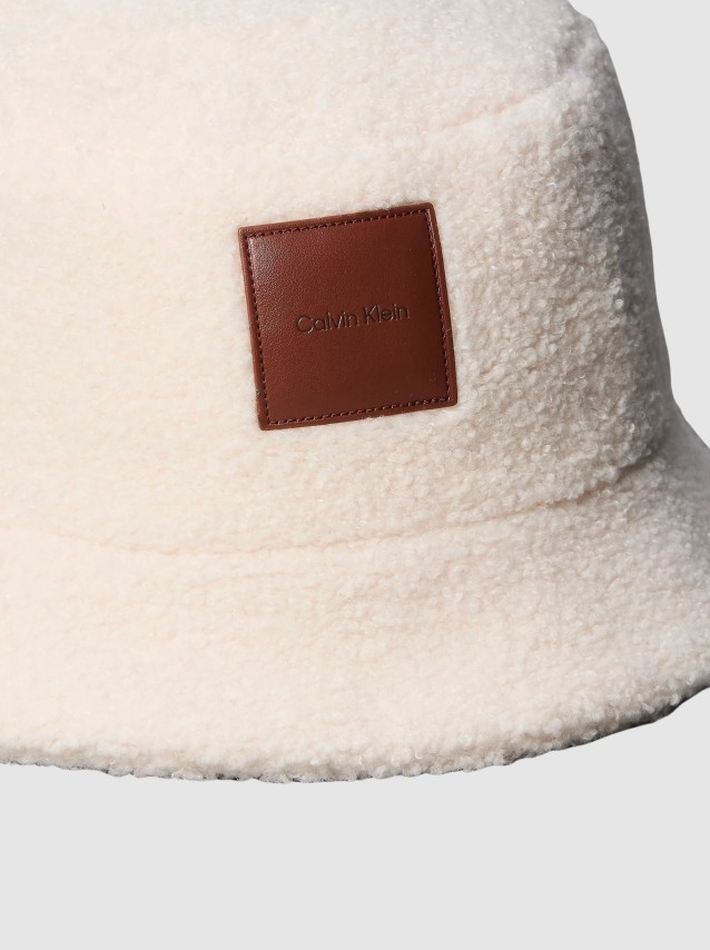 Chap�u Calvin Klein Mulher All-Over Sherpa W/ Patch Bucket