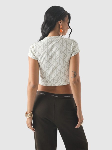 T-Shirt Calvin Klein Mulher A- Monologo Baby Tee T-Shirt Calvin Klein Mulher A- Monologo Baby Tee