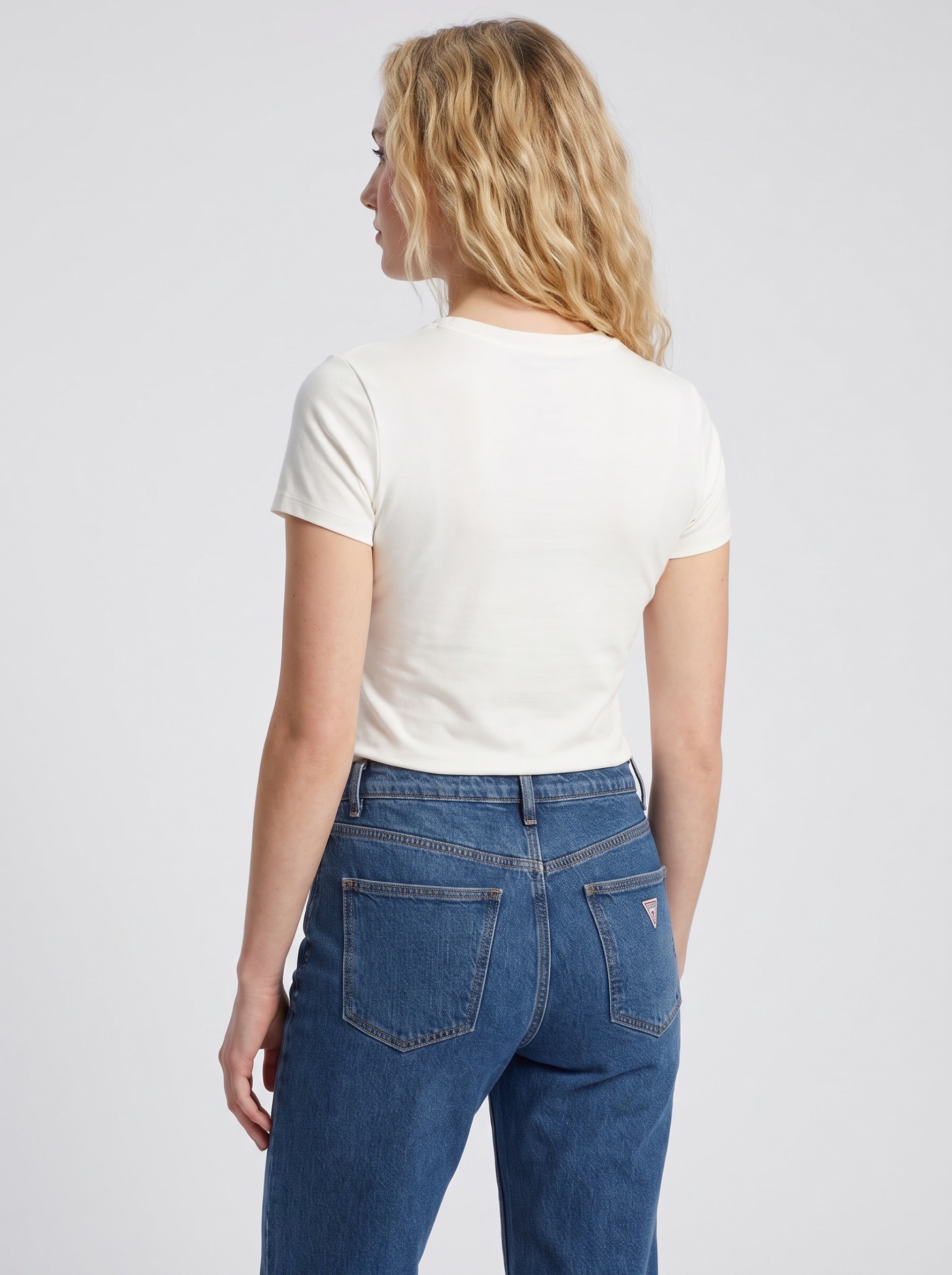 T-Shirt Guess Mulher Ss Cn Snake Triangle Tee