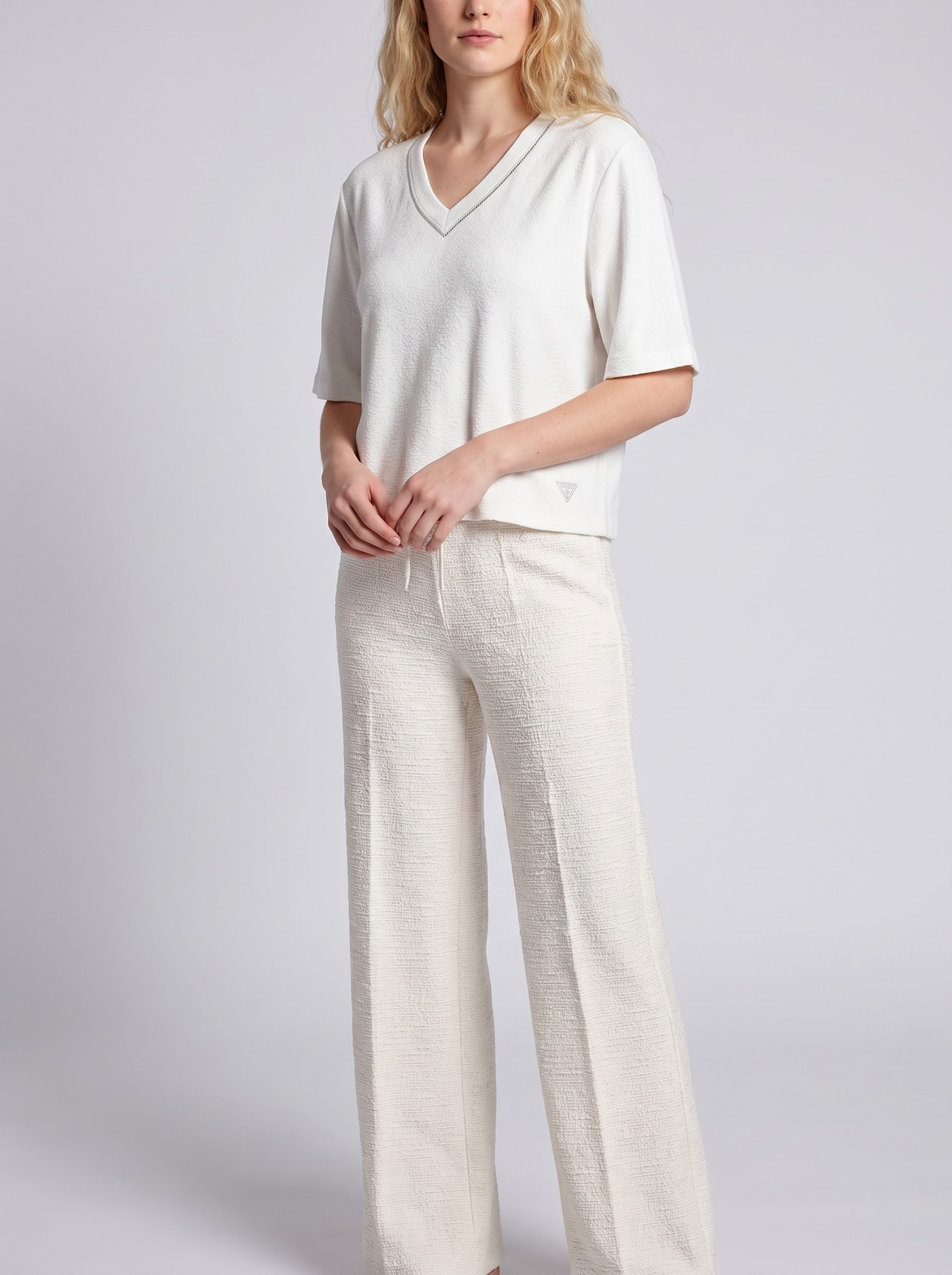 T-Shirt Guess Mulher Ss Vn Hotfix Traingle Top