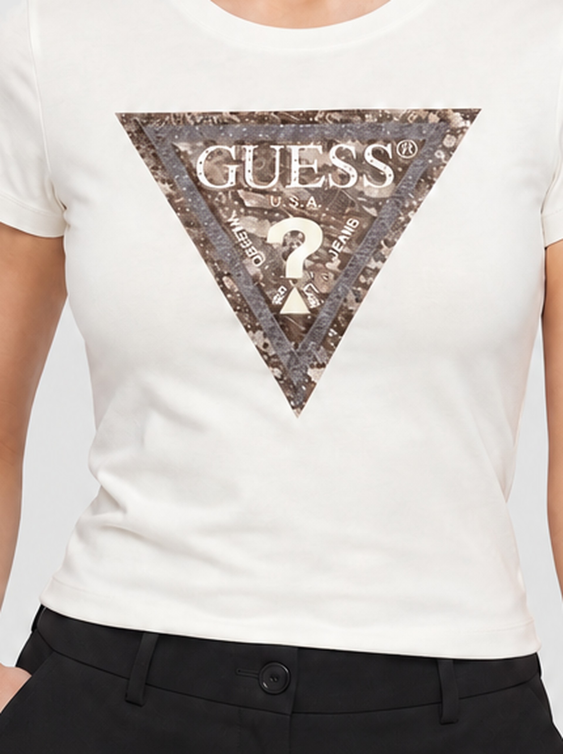 T-Shirt Guess Mulher Ss Cn Snake Triangle Tee