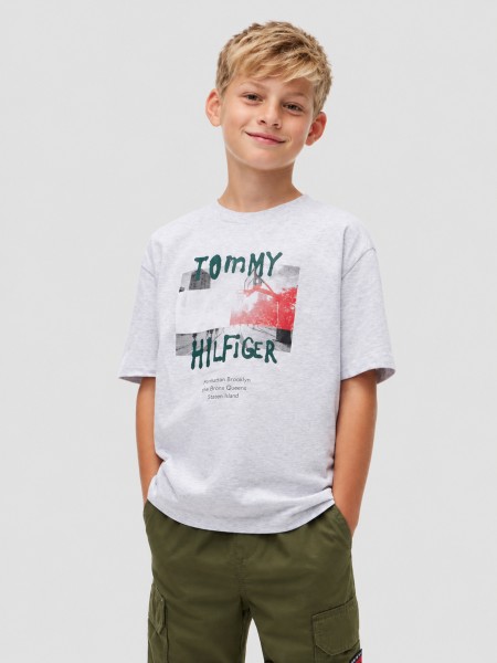 T-Shirt Tommy Hilfiger Menino Flag Grafitti Tee Ss T-Shirt Tommy Hilfiger Menino Flag Grafitti Tee Ss